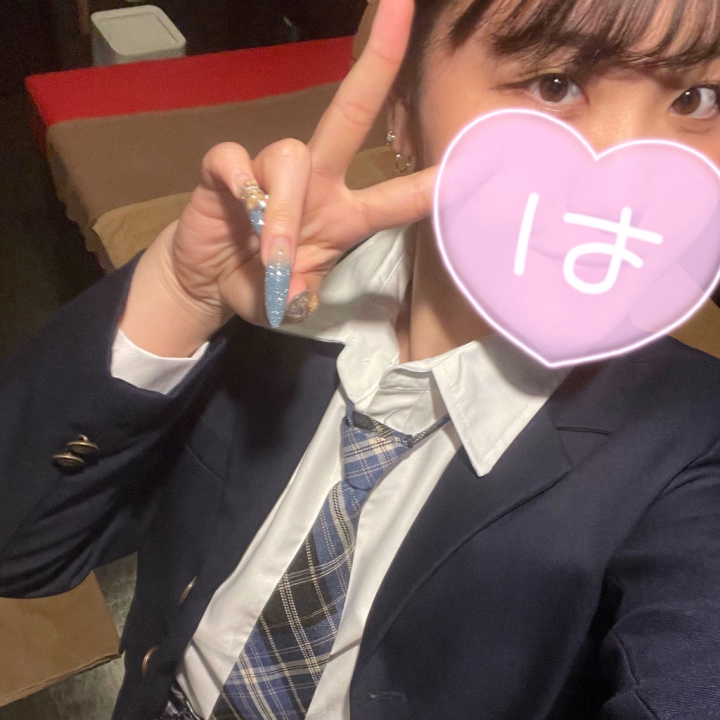 台風で気分ちょっと萎えてたけど、今日たくさん褒められてもう気分ルンルン🎶

体のラインが綺麗だねっていっぱい言ってもらえて幸せ(  ´˘`  )🕊  ͗ ͗〰︎︎💖
 
左目の調子が悪くて今日はカラコンしてないから裸眼目付き悪く見えちゃうかなってちょっと心配だったけど顔も体も褒めてもらえてよかった>_< ♡