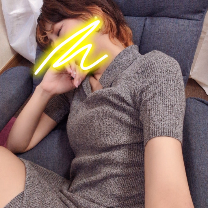 どうも！れおんです❤️
数日ぶりです🙌

少し長めにお休みいただくとお伝えしていたんですが、、

明日から復帰できることになり😎

13:00〜23:00

で出勤予定となりました🙏


れおんのエロ具合は万全すぎるので、

今からマンちゃん濡れ濡れで⋯😆❤️‍🔥


数日ぶりなので、
お兄様と遊べるの楽しみにしてますね😘


たくさんのお誘いお待ちしてまーす🥰💕