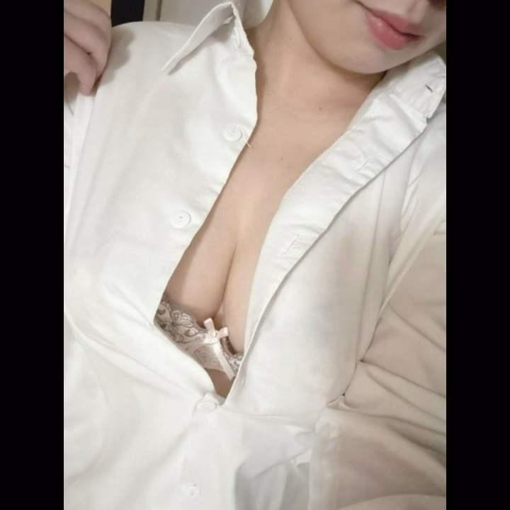 こんばんは🌛

いおりです♡

今日も出勤します！

たくさんのお兄さまに会えますように💓

22時から待ってるね💕︎
