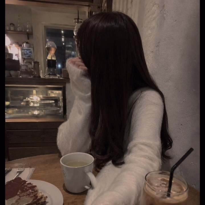 手を繋いで

ゆっくりご飯食べて

気持ち伝え合って

デートしたい

私とデートしてくれる旦那様お待ちしております