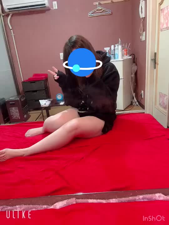 お昼過ぎましたね！

寒がりな私

誰か温めにきて〜♡

2人で温まろう？？？
いちゃいちゃしたいお兄様
おまちしてます！♡