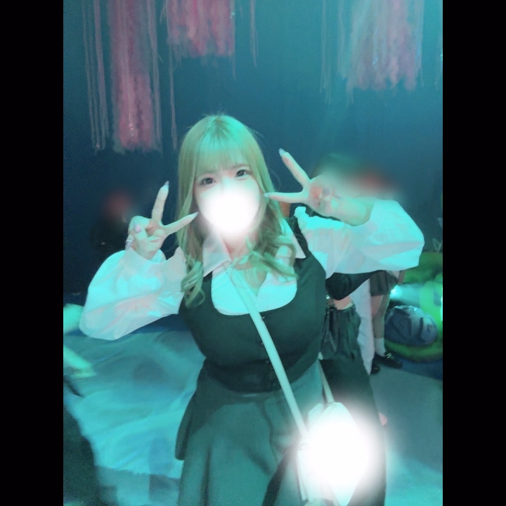 はのんです(﹡ƠωƠ֦﹡)

おはよう🥱
出勤してます☝️‪ ̖́-‬︎
本日17:00までですʕ•ﻌ•ʔﾉ

普段夜中の2、3時とかに
寝落ちするから
24時にベッドインしても
全然寝れなかった🥱

それと金土出勤するか
迷ってるんだけど出勤したら
来てくれますか❔🎀