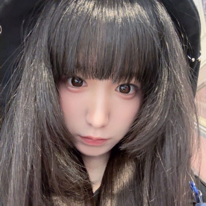 今日もおつれさまや〜〜〜週初めしんどいねえ〜〜〜😭
最近寒くて、お昼ご飯毎日豚汁食べてる！！
池袋に豚汁の専門店があるらしいから行ってみたいなー🐷