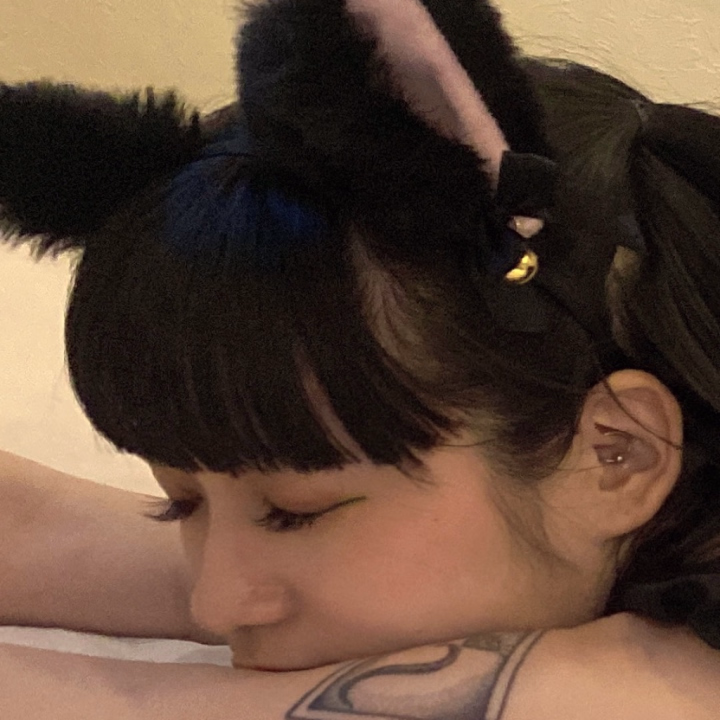 つけたばっかりのガナディのスマホグリップ、さっそくなくしちゃって今日は元気ない⤵️
会社着いたらいなくなってて、、、
多分電車の中でとれちゃったんだな、いつにも増してすごい混雑だったから(T . T)
ポップアップ限定だったみたいで、同じのが見つからない‼️‼️