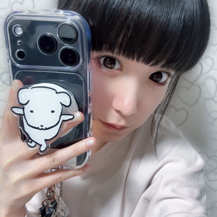 こないだの池袋のガナディPOP UPでゲットしたスマホグリップやっとつけれたo(^_^)o
朝家出てからこの時間まで充電しなくてももつの感動〜〜〜😭😭😭