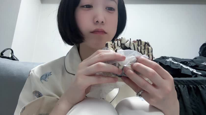 ドーナツもぐもぐ動画🍩