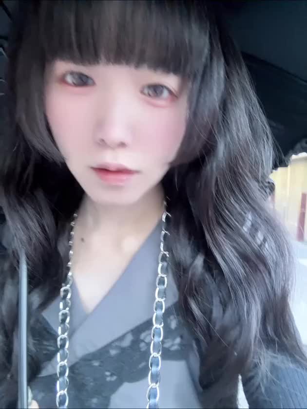 傘さしてるとモザイクの手間省けるというライフハック
朝だから顔浮腫んでる🥱