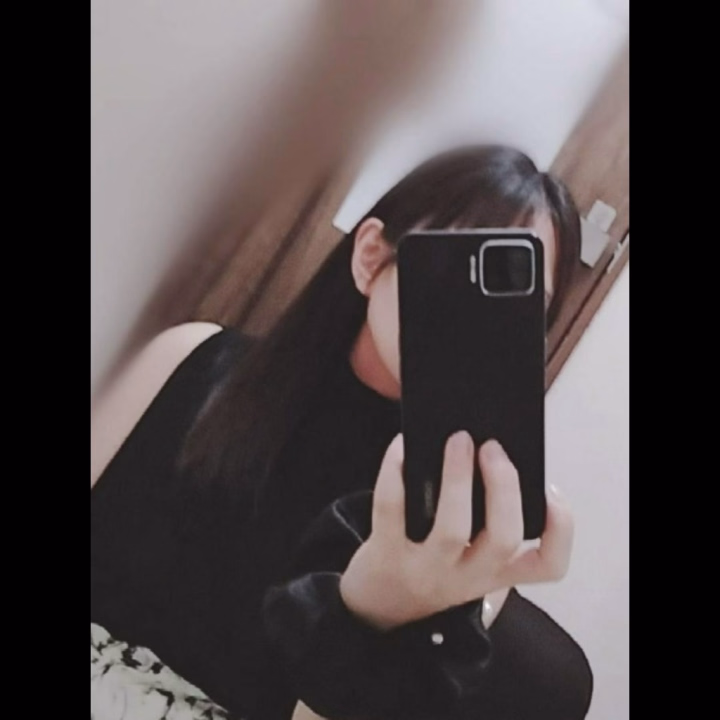 本日22:30まで出勤しています♡

少しずつ慣れてきたけど、まだドキドキしてます…🥹

一緒に楽しい時間を過ごせたら嬉しいな💕

会いに来てくれたら喜びます✨