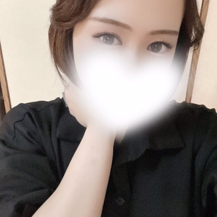 今日も遊んでくださったお兄様方ありがとう☺️💕

地方から来てくださった方もいて嬉しかったなぁ〜✨

今日は前髪が絶賛反抗期で珍しくかきあげのえのきでしたっ！