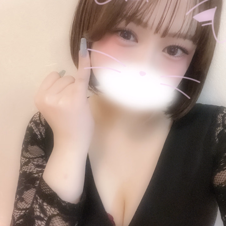おはようございます🌞

黄砂をとても感じているえのきですっ！

今日凄くない？昨日せい？

そんな日でもお兄様に笑顔を届けるために頑張るぞぉ〜おーっ！
