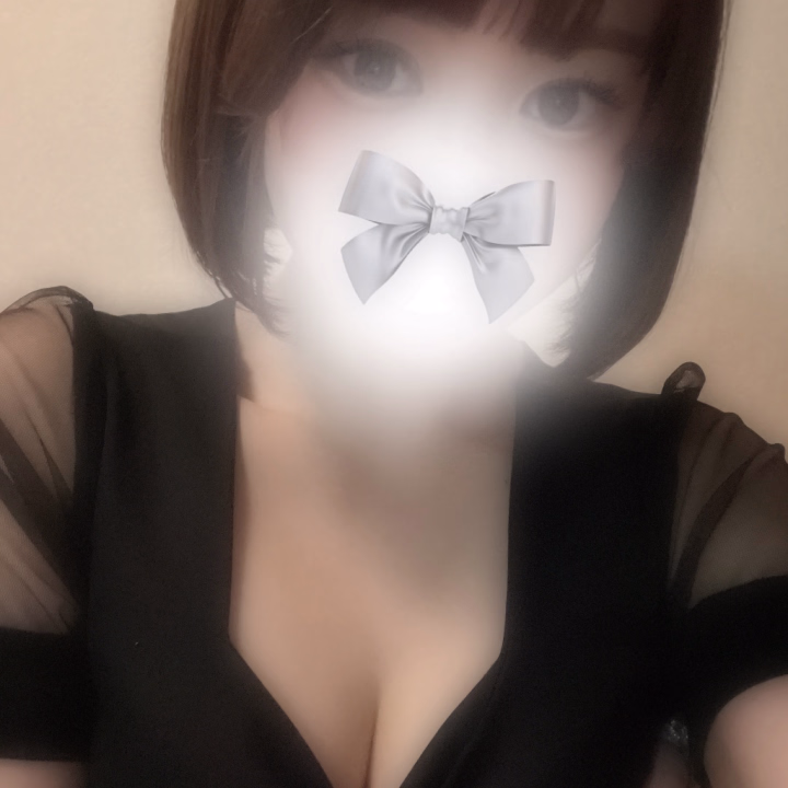 3度の飯より昼寝好き💗

こんにちは！えのきです☺️

お兄様はご飯と睡眠どっち取る？

えのきは眠くてお腹空いてたら寝ちゃうなぁ😴

お昼寝って大人になってすると背徳感あるよね？

えのきと会うのはもっと背徳感かも…？笑