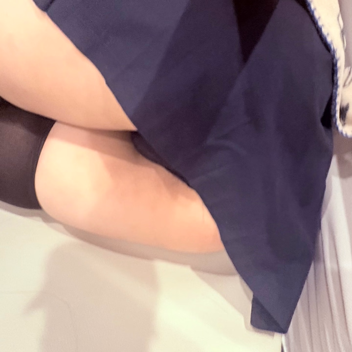 こういう女の子の何気ないパンちらって見ちゃいけないのに見ちゃうよね

お兄さんにならるりこの先だって見せれるよ……??///

でも、会いに来てくれないことにはおわずけだからね

だから、早くるりに会いに来て…??