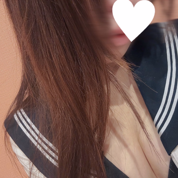 雨でなんだか髪の調子が悪いるりです。
こんにちは꜀(Ⅱ꜆-ࡇ-)꜆
《12時〜LAST》

今日、お兄さん来てくれたら家に返したくなくなっちゃうかも……꜀(  ꜆-⩊-)꜆♡

なんちゃって(⸝⸝⸝╸▵╺⸝⸝⸝)
早く来てよ……
会える時間減っちゃうじゃんか

待ってるから早くね(⑉•̆  •⑉)♡