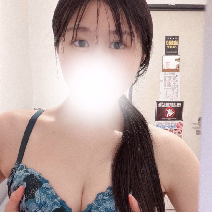 今日は【9時〜20時】まで
横浜ハッピーマットにいるよ〜っ🛁🫧💕

なんか今日、とってもビジュいい気がするの🥺✨
髪もお肌もいい感じで、ちょっとるんるん気分☺️🎀

今日もスアのこと独り占めしてくれる
優しいお兄さん集まれ〜っ🫶💗

恋人みたいに甘く、スアに意地悪されたい人…💭💋

いっぱいイチャイチャしよ〜っ🐶💕
待ってるね🌷✨