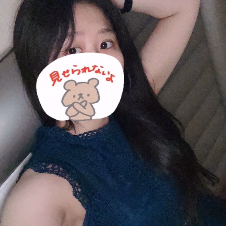 今日はハッピーマットに【9時〜21時】までいるよ🛁✨

今日はちょっと気分変えて、青色のドレス着てるの💙
いつもと雰囲気違うかもだから、見にきてほしいな…🥺

外は雨降ってるみたいだから☔️
足元気をつけて、ゆっくり来てね

その分、中ではいっぱいあったかい時間過ごそ？🫧💕
会えるの楽しみに待ってるね🫶💋