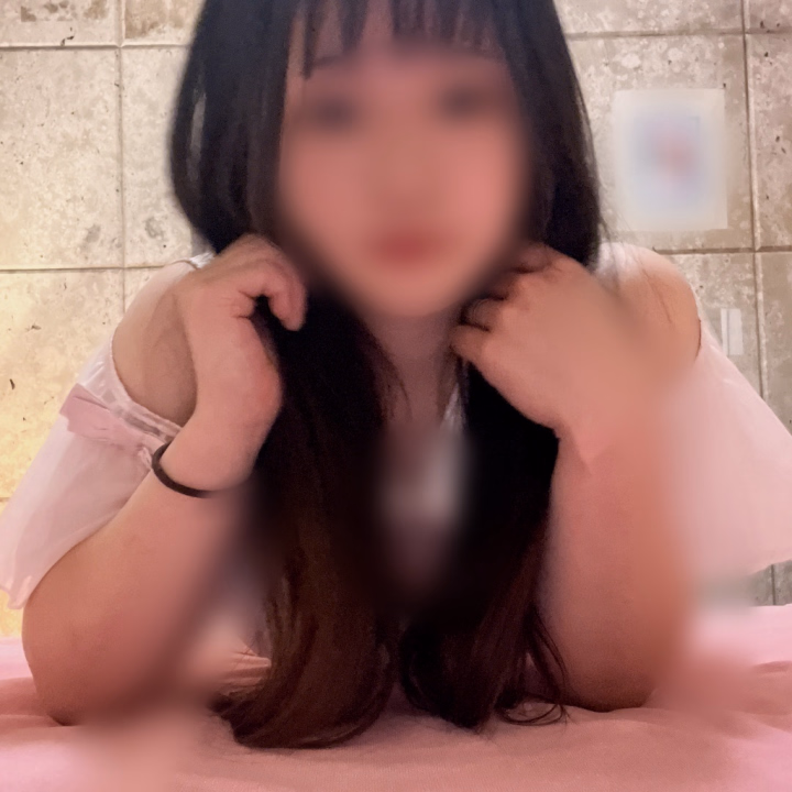こんにちは〜！

今日は21:00までいます💗

今日は白のドレス着てるから見に来て欲しいなあ！！

お待ちしてます♪

暑いからきおつけてきてね（ ;  ; ）💗