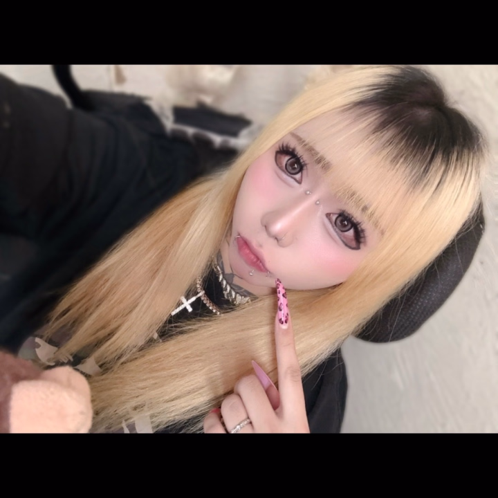 こんばんは ~ ♪

お仕事お疲れ様だよん😊

お仕事終わりムラムラしてるおにぃさま
イヴと気持ちいいことしよ！

26:00までいるからね！
お誘い待ってるよ ~ 🫶🏻