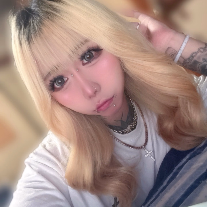 出勤してるよん❤︎

今から🈳あるよん✌🏻

三連休最終日だね！

最終日はイヴといーっぱいえっちして
明日からお仕事頑張ろ！！！

26:00までいるから
お誘いお待ちしてるね✨️

事前くれてるおにぃさまも
気をつけてきてね🤭🫶🏻