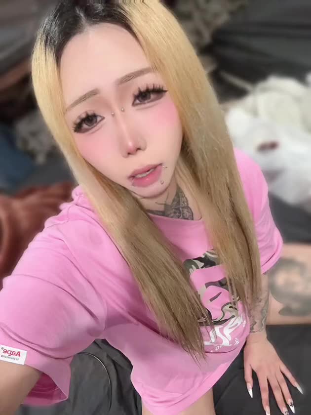ちんちん舐めたいな ~ 
舐めさせにきて🤭

スプタンのちゅー気持ちいよ~
