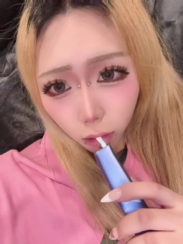 イヴのベロえろ可愛いでしょ🤤

このべろでちゅーしたり
色んなとこ
舐められたりしたくない？👅

いっぱい舐めさせて🤭