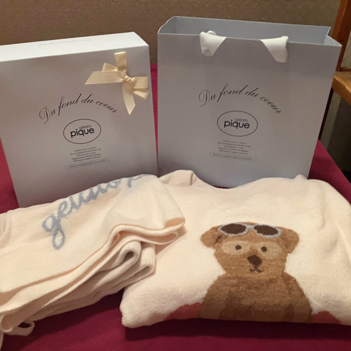 まさかのサプライズお誕生日プレゼント🎁✨
白が似合うとの事で白色のジェラピケのルームウェア頂きました☺️🤍
たくさん着ます♪
ロッキーありがと~🥰❤️