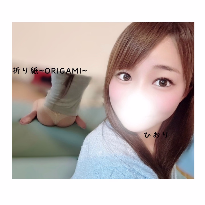 おはよう☀️
お兄さんは今日はどんな気分?😚
お兄さんの視線を感じた瞬間、
わざとくっついて胸元を少し開いて見せて
「ん? 見てた?」って微笑むの😏💕
そんなジーッと見られたら、ひおりだって気づいちゃうよ🫣❣️
反応が正直で可愛いから、
つい意地悪したくなるときがあったりして😆💕💕
そんなお兄さんとのじゃれ合いも
ひおりは思いっきり楽しんじゃうの🥰
会いに来てくれたら、もっと近くで確かめさせてあげるね?😚