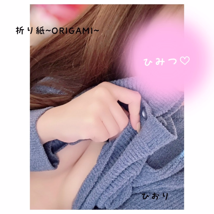 ひおりのねっとりたっぷりな濃厚なフ♡ラと
非日常の癒しで…♡

お兄さまのコト
たくさんご奉仕させてください☺️🪄

会ってイチャイチャしてるとこ想像したら、
会う前からドキドキ止まらないね…♡///

ベッドでぎゅっと密着して、
顔を寄せ合いながらキスを重ねて…

「好き…もっと近くにいて」って
甘えるように耳元で囁きながら、
ゆっくりお口で包み込んであげるね🤭💗💗

恋人みたいに絡み合う指と、
熱い吐息が混ざり合う距離感…🥺❣️

ひおりの全部で、
お兄さまをいっぱいいっぱいに甘やかしてあげるから💞