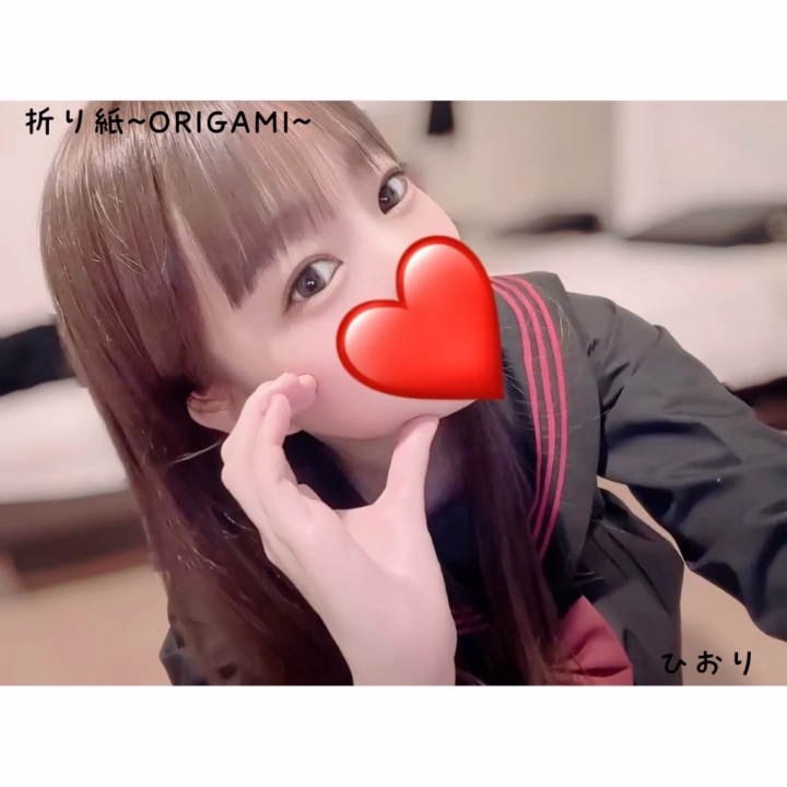 いつも笑顔でいっぱいご奉仕しちゃうよ🥰

お兄さんの隣に座って寄り添って、
まずは軽めのドキドキ スキンシップ💕

お兄さんのペースに合わせて優しく、
時にはちょっと強めに…///
お兄さんに合わせてカスタムおもてなし♡

緊張しているお兄さんも
こんなプレイがしてみたいっていうお兄さんも
全部、ひおりに受け止めさせてください😍

もちもち白い肌と柔らかいお尻で全身を使って、
ぬりゅんぬりゅんロ〇ションたっぷりで快楽でいっぱいにしちゃう☺️💗

「この子に会うと元気が出る」って良く言ってもらえるの✨️
お兄さんにもそう思ってもらえるように頑張るね🍒