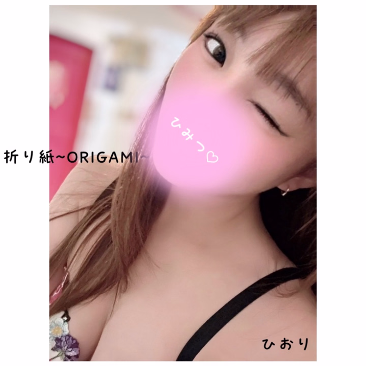 “ひおりのトリコ” になってほしい

そう思いながら、 お兄さんにお会いしてるんだ〜っ😖❣️

メロメロになって心も身体も…♡
ひおりでいっぱいになってね💞

マ〇トの上でゆっくり密着して、
ひおりのやわらかいお胸とお腹で
お兄さまの身体を優しく包み込んであげるね…///

ロ〇ションをつけてねっとり滑らせながら、
腰をくねくね動かして、
敏感なところをじわじわ刺激するの♡

全身が気持ちよくなってきたところで、
大本命おち〇ぽ様をたーっぷり気持ちよくしてあげる😚❣️❣️

「んっ…気持ちいい？」って聞きながら、
とろとろになるまで
ひおりの身体でたっぷり気持ちよくしてあげるから…💞