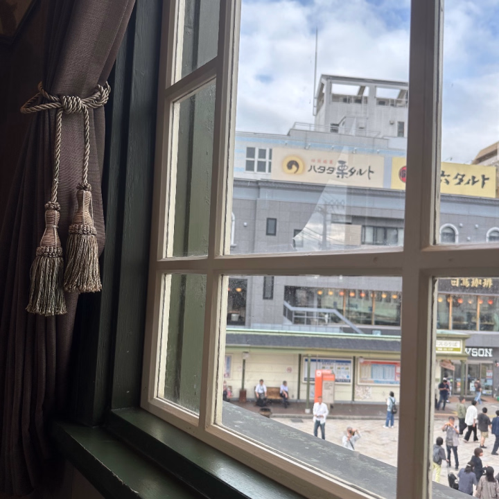 おはようございます、きよです😊

休憩中に息抜き☕️

場所によって色を変える建物。
馴染みのあるところなのに。

そこもここのブランドの良さなんだなぁと思いつつ心を緩めさせてくれました😌💞


今日の休憩はどこへ行こうかな🚶‍♀️‍➡️♪

みんなは今日なにするの？


きよ