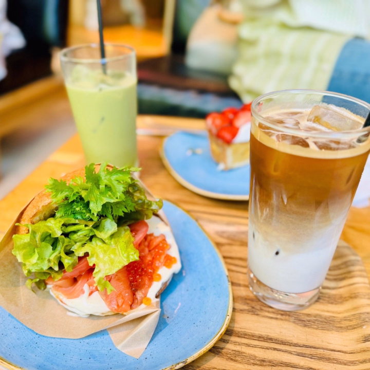 当たり前に感謝が生まれる✨





久しぶりに友達とご飯に行ってきました😆♪


くっだらない話しにゲラゲラ笑って

「こんな時間も大事だな…」

と思いつつ、
自由に過ごしまくりました🤣



身近な存在ほど
当たり前になりがちだけど、、
こんな日常が尊くなるなんて😂💕

大人になったな、きよも。笑



でもきよは、身近になればなるほど
甘えちゃう癖があるから
"親しき中にも礼儀あり"を心に刻みます🫡



きよ