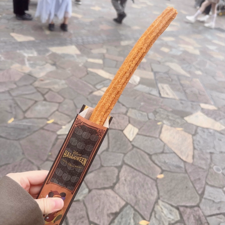 これが食べたかったの🤩！





ハロウィン限定の
メイプルパンプキンチュロス🎃💕


これが食べたくて夢の国へ、、、笑



途中雨降ったりしたけど、
最後まで楽しんできたよ👻♡



久しぶりで楽しかったー☺️



きよ