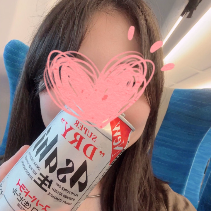 きよは今どこにいるでしょう





実は2泊3日で旅行に来てるよ🤭



旅行の幕開けにぴったりなお供と共に出発💕

最初の一口って
なんでこうも幸せなんだろうね🤤



きよ