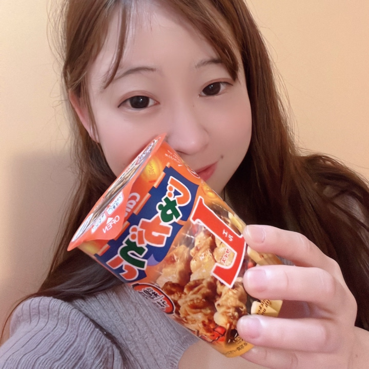 コンビニでお菓子買おうって思って出勤前に買ったら…


鶏皮味のじゃがりこを発見しちゃった👀

おやつで食べたんだけど…

感想としては、お酒のおつまみって感じだったなぁ🍺∩(´^ヮ^｀)∩🍺


お兄さんは、じゃがりこはなに味が好き♥️？？