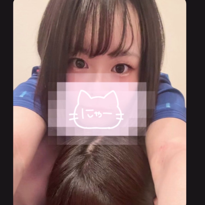 こんにちはっNo.99赤坂です^_^


昨日も夜日記あげれなかったー（ ;  ; ）
昨日は休息DAYにさせてもらいましたっ
今日からまた頑張るぞー！！




火曜日もラブコール、ご指名ありがとうございましたっ！！ござるっちのリングもらって自慢して回ってた🤣🤣可愛かったでしょー🤭



写真は前回松田さんの頭と一緒にっ😹
松田さんが携帯いじってるタイミングで無理やりツーショ撮ったんだー！！

毎出勤あえて嬉しい☺️☺️

松田さんと毎回次会えるタイミングまでがんばろーって話すんだー！！お兄様方も赤坂に会えるタイミングまでお仕事がんばってほしいなぁー！！




本日もお待ちしてますっ🫶💖