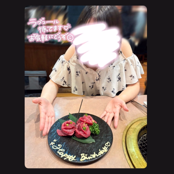 おはよっNo.99赤坂です^_^



木曜日もラブコールありがとうございました😭😭


本日は10:00〜24:00まで出勤してます！！オーラ！！麻雀🀄️じゃなくてオープンラストだよ！！麻雀はやった事ない😇😇


昨日は高校の友達のお誕生日お祝いしてきましたー！！半年くらいぶりだったので爆語り爆食いしてましたー😹😹赤坂お誕生日は盛大にお祝いしたい派なので少し高いお店でお肉食べたらちぬほどおいしくて全部歯がなくても食べれるくらいとろとろだったんだー！！美味しすぎてびっくりしっぱなしでした笑




帰ってきたら血糖値に勝てなくて秒で寝ちゃって日記あげれなかった💦


その分早起きできてよかったのか？？笑




今日の衣装はチアー！！チアの評判良くて嬉しい^_^





本日もお待ちしてます！！！





よーし準備始めるぞー！！