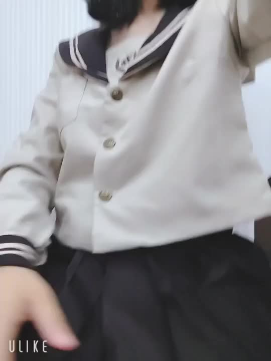 下着をチラ見せ👀

この紐を解いてくれるお兄さんいませんか？

たくさんイチャイチャしたいなぁ🥺