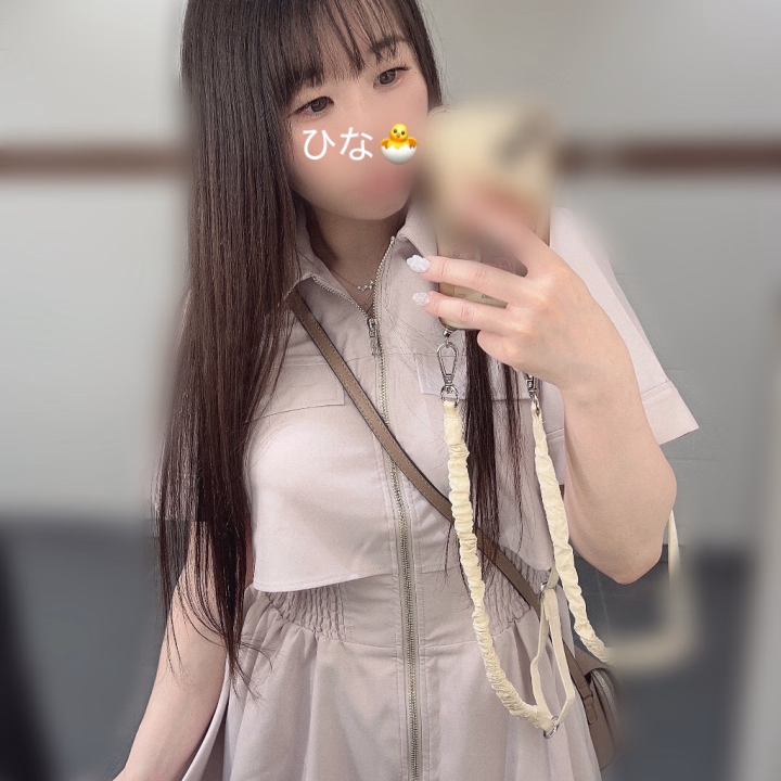 ひなです🐣



本日も無事出勤です✌️



昨日は
めずらしくお休みをいただいて
お友達と遊んできました🌷


福岡で遊んだことがなかったから
新鮮で楽しかったし
リフレッシュになりました♡


その代わり昨日は
お兄さんたちに会えてないので
いじめられたくて
あそこがうずうずしてます🥺


ぜひ会いにきてね🫶



ひな🐣