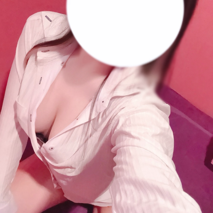 今日は珍しくオーラスでいます♡


ぽぽのⓂ️ットでお兄さんの心を
鷲掴みにしたい💘💘


お誘い待ってるよー！