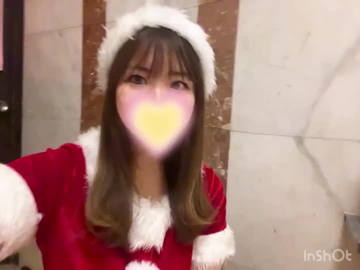 ゆなサンタです🤶❤️
似合うかな？

みんな、ゆなさんにクリスマスプレゼントをお願いします❤️
今年は入賞したいなー🥺💫