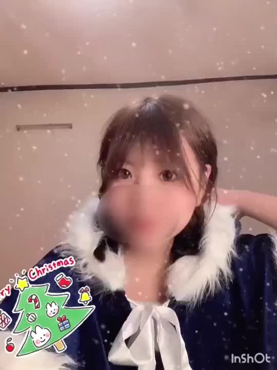 青色のサンタさん姿どうですか？🤶
あと2日間しかないけど、イベント初参加してみました！
ぜひ、応援してくれると嬉しいです😍