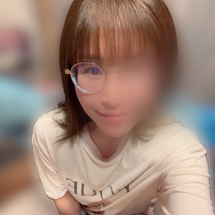 6月のお誘い欲しいなあ...💞💞💞
うるうる🥹のお顔🥳
メガネ×すっぴん×ノーブラ
.
.
(笑)