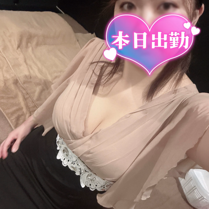 ゆるりです、こんにちは♡

今日はベージュの柔らかい雰囲気のドレスをお借りしてます♡
袖のひらひらが可愛い♡


刻々と帰宅時間が近付いてきてなんだか寂しいや…🥹

次回の予定が分かるのはまだ先なので、お迷い中のお兄さまは絶対今日会いに来てね…❣️
