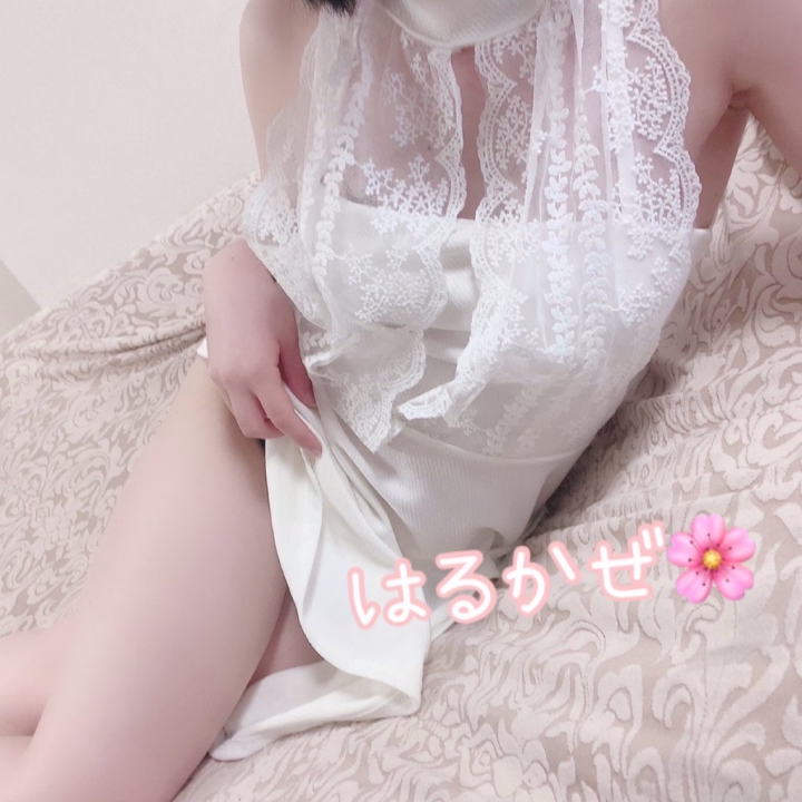 真っ白すべすべもちもち肌🤍


これが洗い場プレイの時に
密着するとたまらん🤤🔞


全身包み込まれて癒されたい…
そんなお兄様にもってこい︎👍🏻 ̖́-


もちろん舐め回すのも大好きなので
アレも乳〇も存分に食べさせてね👅


はるかぜ🌸