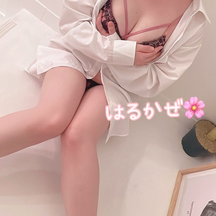 週の真ん中ということで
ちょっとお疲れ溜まってきてるお兄様も
多いかな？💭


ぬるぬる洗い場プレイで
身も心もほぐされに来てっ💋💕


ぬるぬる楽しんだ後は
お時間あればマッサージなんかも💆‍♀️
身体の芯まで癒します🤍


はるかぜとぬるぬる高密着
楽しんでくれるお兄様は
ぜひご指名お待ちしてます🌟


はるかぜ🌸