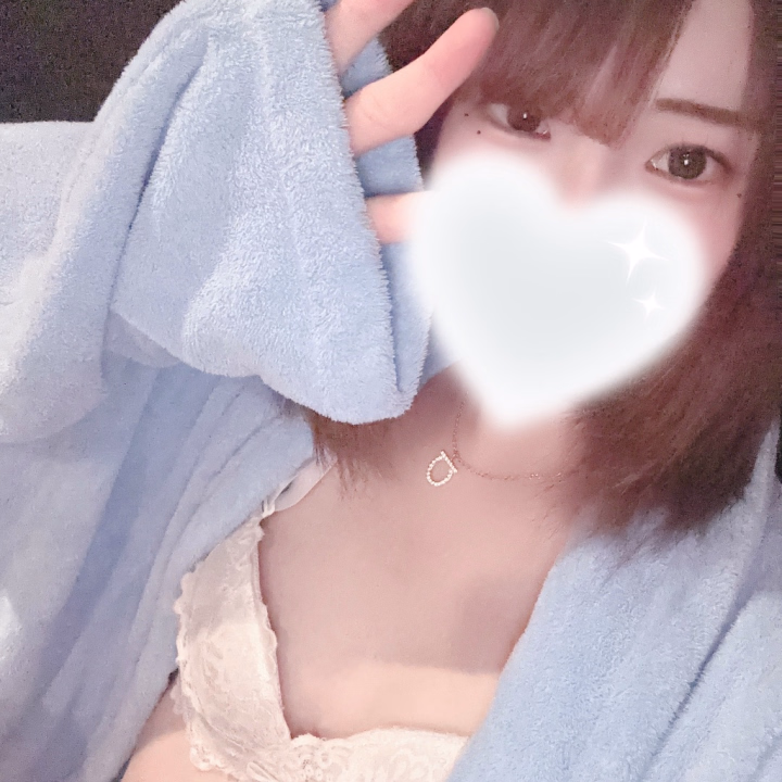 おはようございます☀️ 

水戸2日目✌🏻 

今日もあいにくの雨ですねえ😔😔
明日すっっっんげえらしいので
今日仕事終わったあととかみんな
遊びおいで ~ 🙂🙂

台風明日になったらすんごい勢いで
右に曲がればいいのにねえ 🙃


今日は大好きな色 水色の
ガウンです😌‼️

コスプレ 水色系着させてくださいナ‼️


待ってるね😌😌