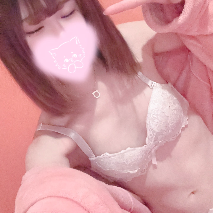 おはにょございます‪(*ˊᵕˋ* )♡


今日から 9時 ~ 23時までいます😌💗 

準備してたら地震きて
ちょ、まって って一人で話してました😊💦  独りだと怖い怖い🥲🥲

そんなこんなですがお店ついてます❕


今日から初日 お天気も
あいにくの雨だけど
沢山沢山お誘い貰えたら
嬉しいです😭✨