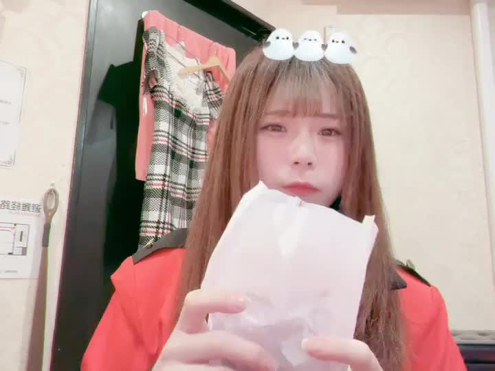 モグモグ( "´༥`"  )してる
ももな撮ってみました🥧🍎

これはアップルパイですね♡♡ 

久々に食べるあっぷるぱい
めちゃめちゃに美味しかった🤤