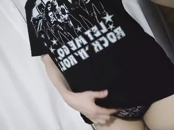 ギリギリの下乳🩷会いに来たら触れて揉み揉み出来ますよ💋今日もお誘い待ってます♬