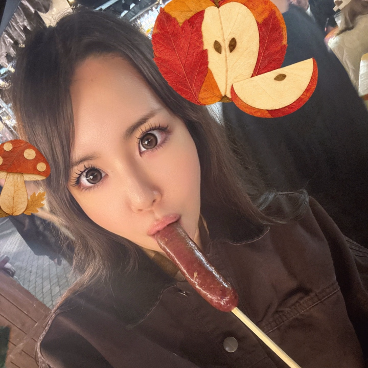札幌のオータムフェストにて、ラムソーセージをぱっくんしているおぐはるです👸

お兄さんもおぐはるにぺろぺろぱっくんされに来ませんか？🥹💓



本指名さま限定イベント！
北海道のお土産プレゼント🦀🍼



おぐはる。